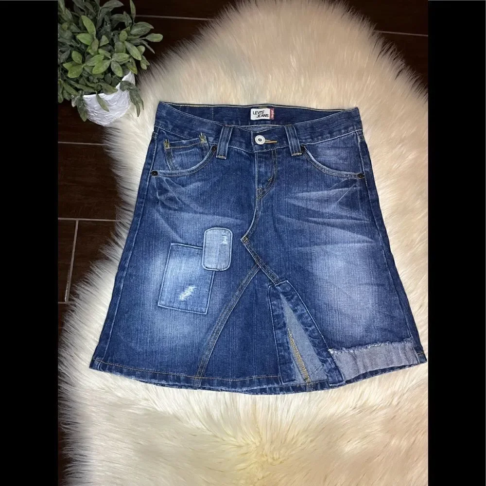 Levi’s asymmetrical vent distressed/patch works denim skirt sz 3